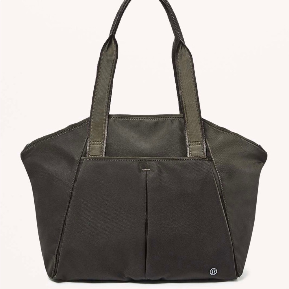 LuluLemon Free to Be 20L Bag